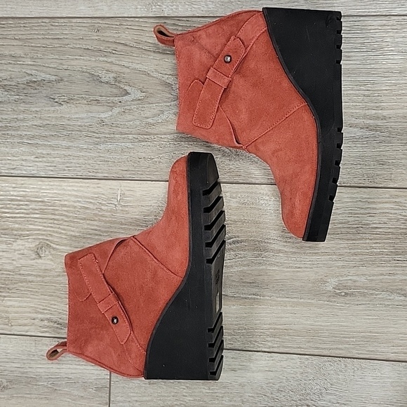 Eileen Fisher Size 6 Red Tinker Wedge Bootie in Suede - Picture 1 of 8